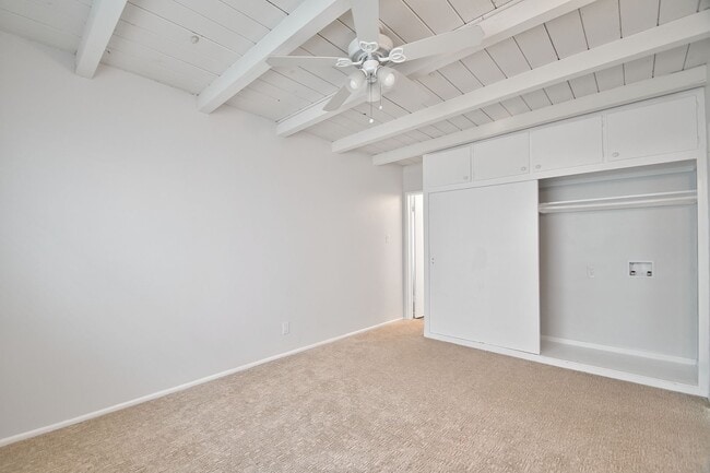 Building Photo - 221 39th St