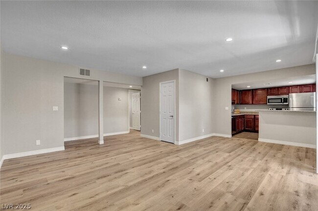 Building Photo - 5240 Indian River Dr