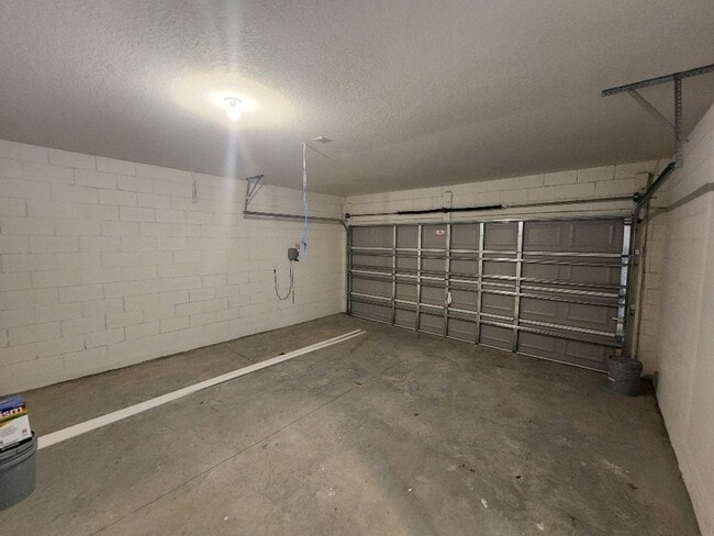 Building Photo - Great new Venetian Bay 3/2/2