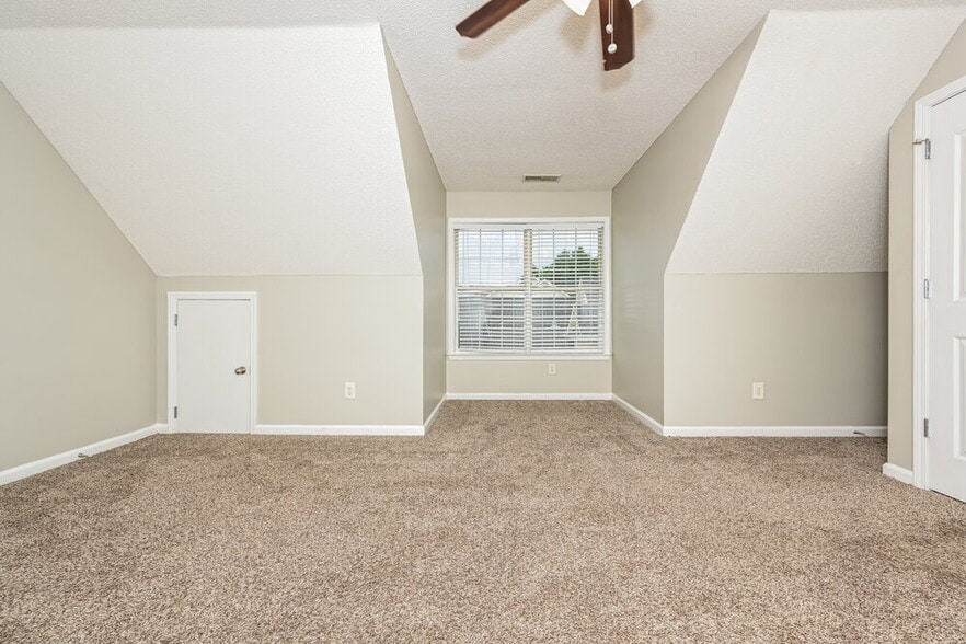 Building Photo - 361 Vista Creek Dr