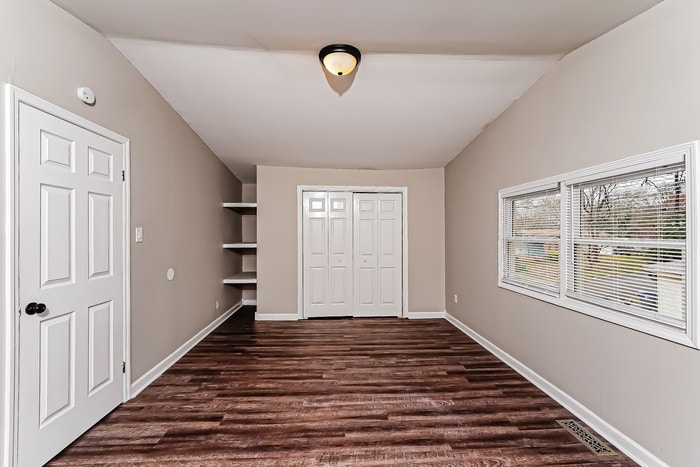 Building Photo - 2604 Hickory Ln