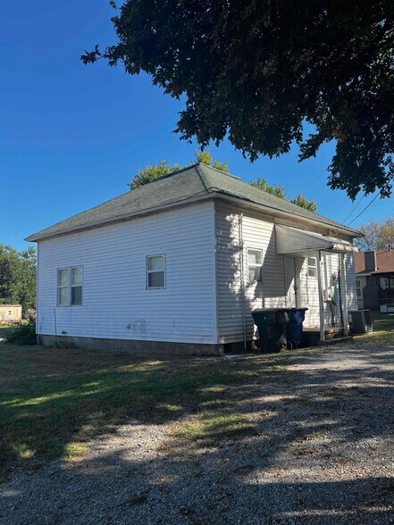 Building Photo - 1702 S 7th St