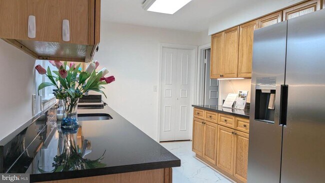 Building Photo - 8835 Tuckerman Ln