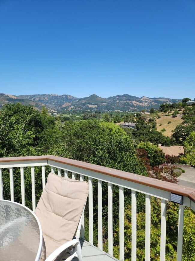 Building Photo - "Must See" w/beautiful views 3 bedroom, 2....