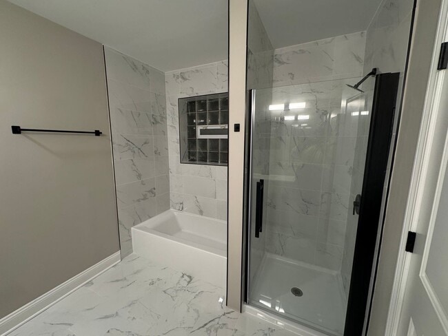 Building Photo - Stunning gut-renovated 3-bedroom, 2-bath condo in South Shore