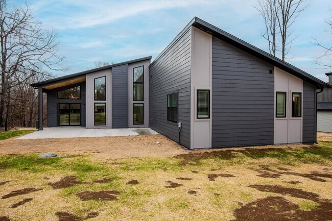 Building Photo - 4 Romine Pl