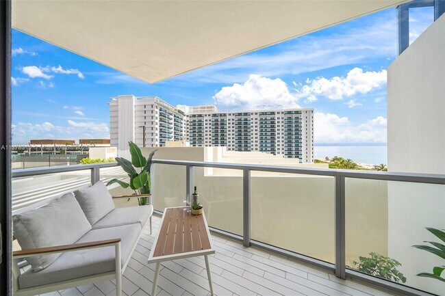 Building Photo - 2201 Collins Ave