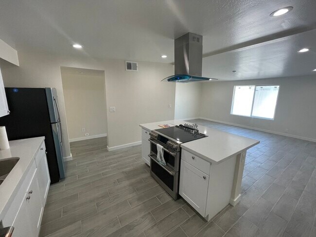 Building Photo - REUDUCED PRICE - Fully Remodeled in Arcadi...