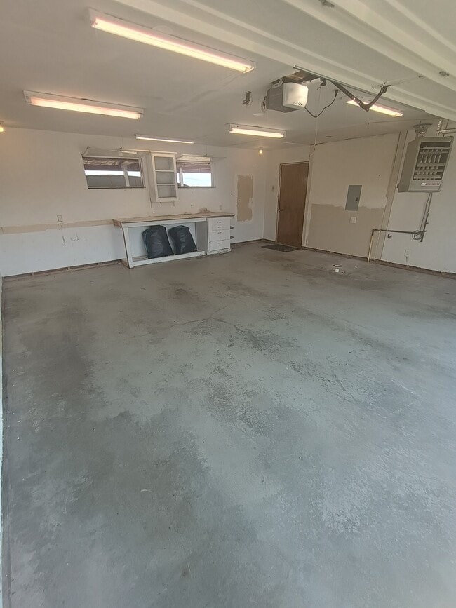 Building Photo - 2765 Bandera Dr