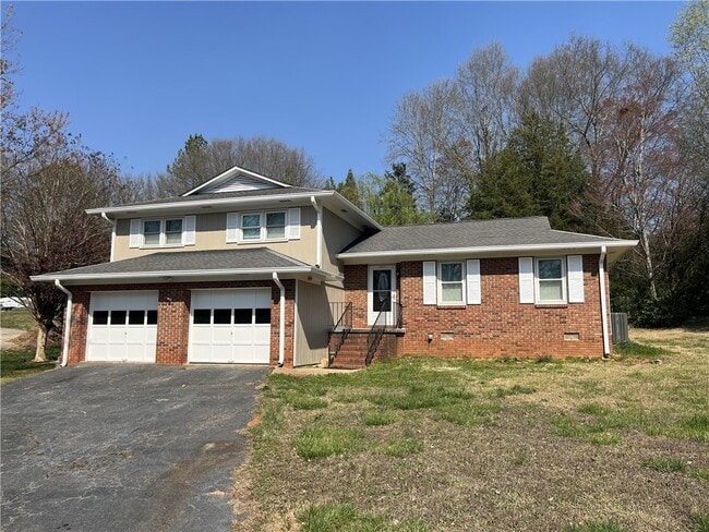 Primary Photo - 100 Red Cardinal Rd