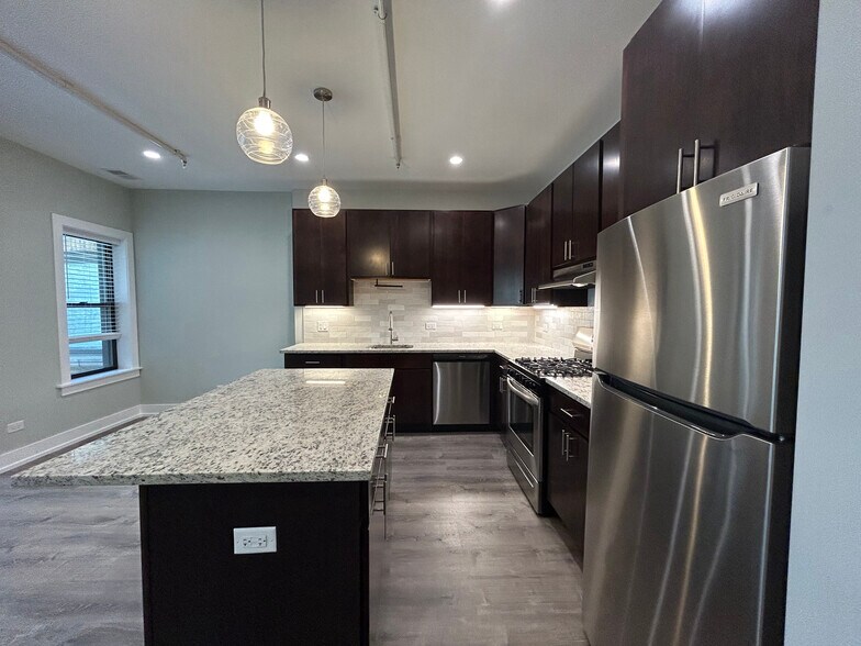 Building Photo - 1000 Crain St