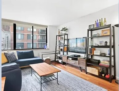 Building Photo - 250 E 65th St