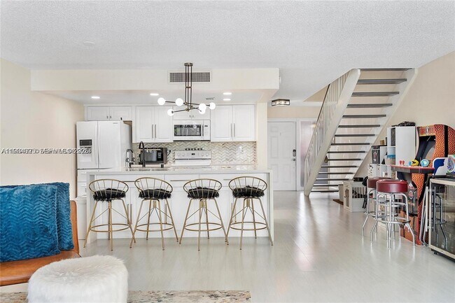 Building Photo - 1281 W Fairway Rd