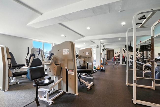 Building Photo - 8 Redtail Ct