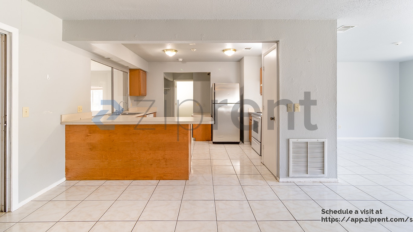 Building Photo - 839 Chelsea Ave