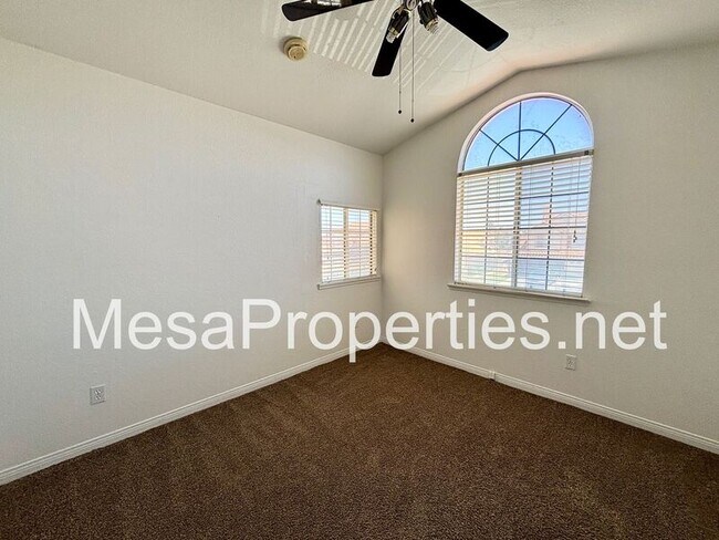 Building Photo - 12530 High Desert Rd