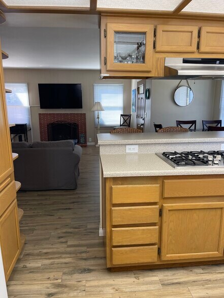 Building Photo - 226 5th St