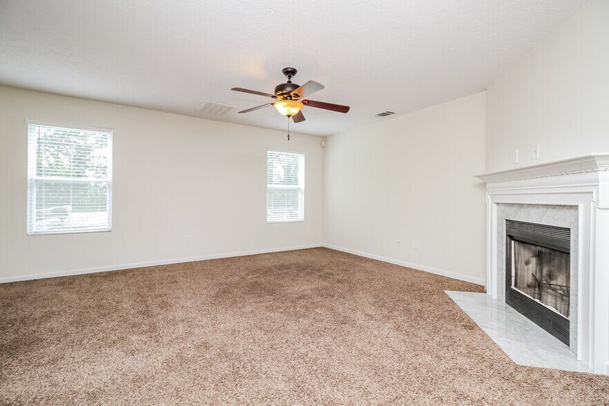 Building Photo - 608 Elderberry Way