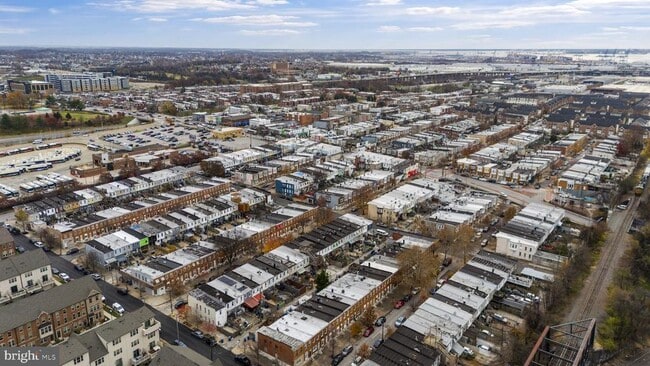 Building Photo - 328 S Macon St.