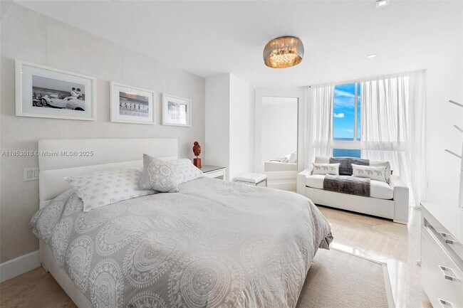 Building Photo - 4779 Collins Ave