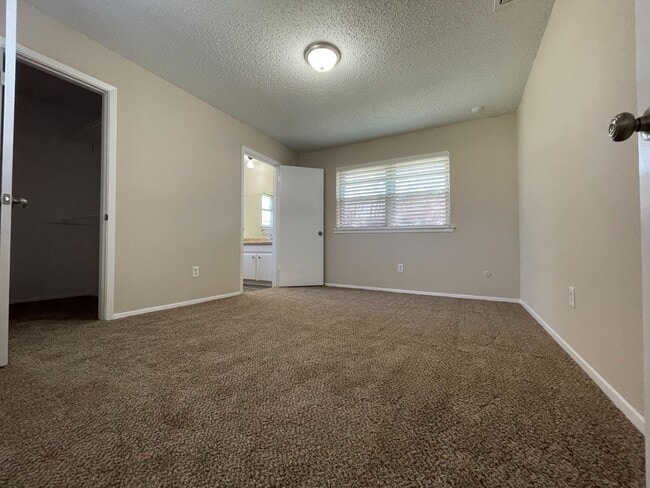 Building Photo - 4/2/2 North Richland HIlls