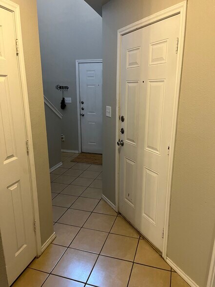 Building Photo - 702 Claremont Pky