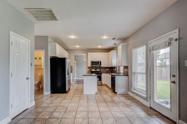 Building Photo - 6107 Lakecrest Dr