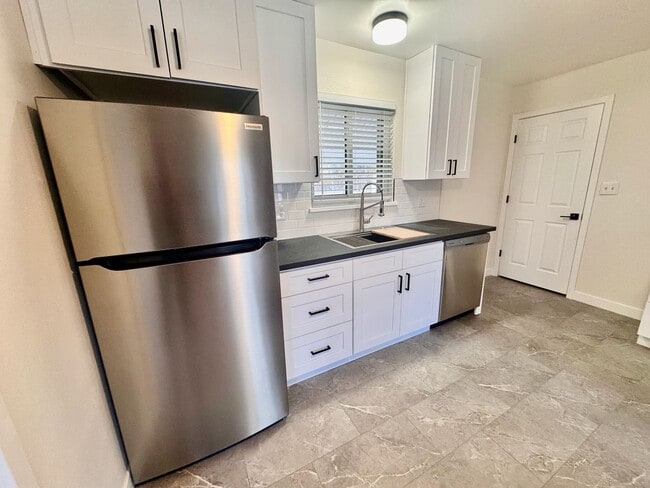 Building Photo - 417 S Owens St