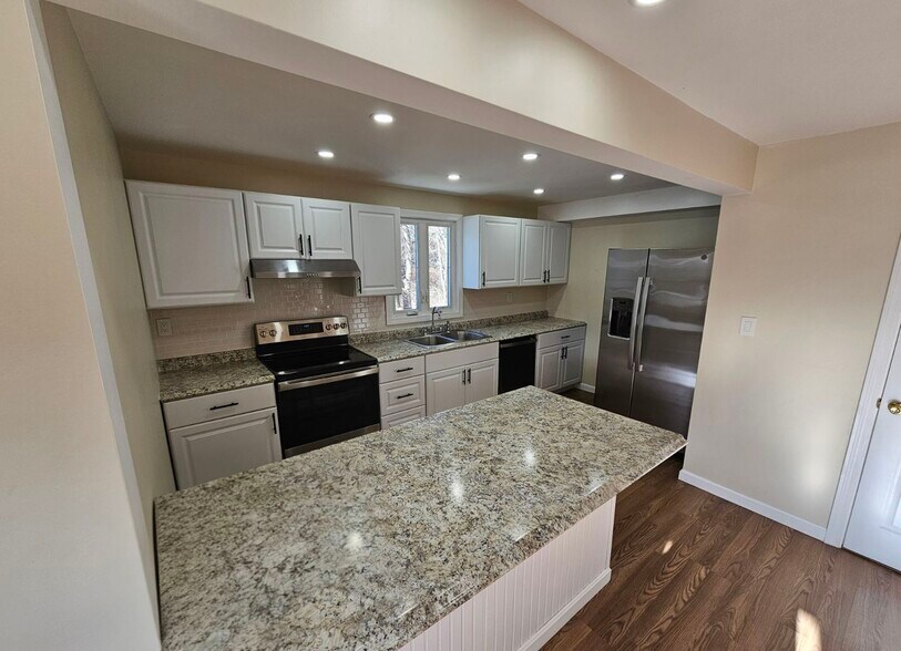 Building Photo - 1230 Smyth Rd