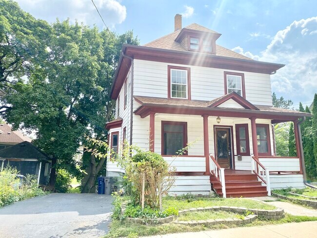 Primary Photo - 481 Division St