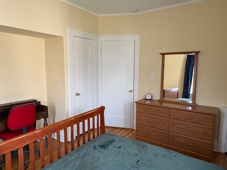 Second Bedroom - 2211 Eldred Ave