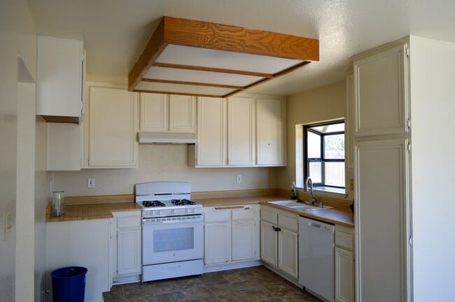 Building Photo - 11249 Heathrow Dr