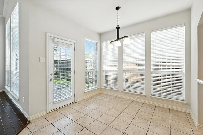 Building Photo - 4501 Sandra Lynn Dr