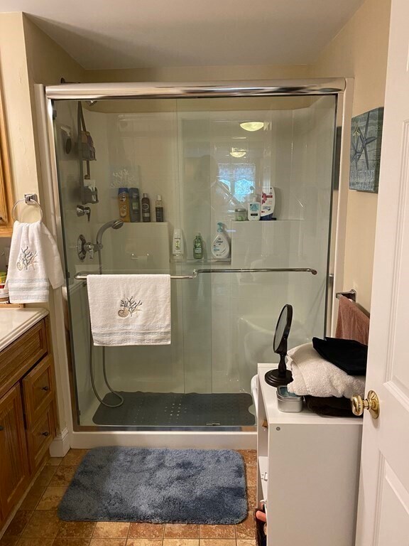 Building Photo - 84 Lake Rd