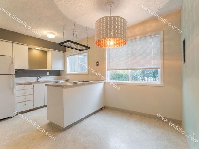 Building Photo - Charming Townhouse Style Home in Multnomah...