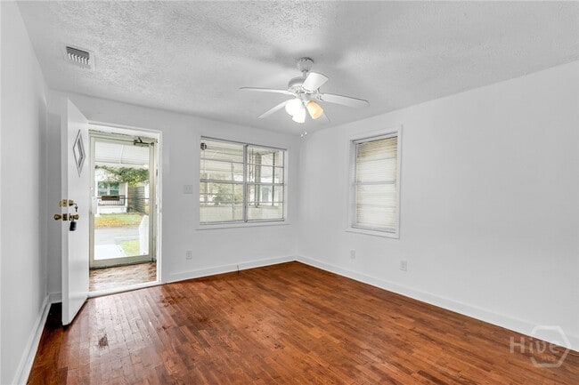 Building Photo - 819 W 51st St