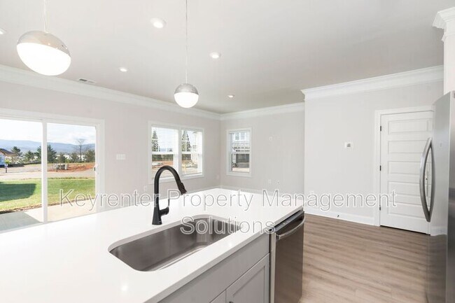 Building Photo - 337 Ridgeline Dr
