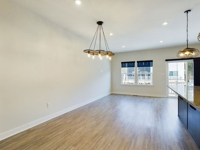 Building Photo - 537 Crofton Village Terrace