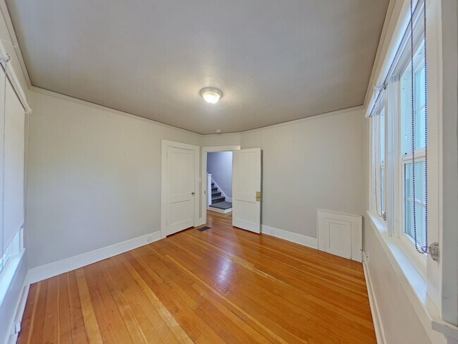 Building Photo - 2217-2219 NW Van Buren Ave