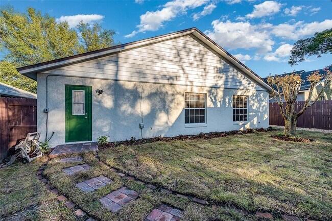 Building Photo - 1516 Lawndale Cir