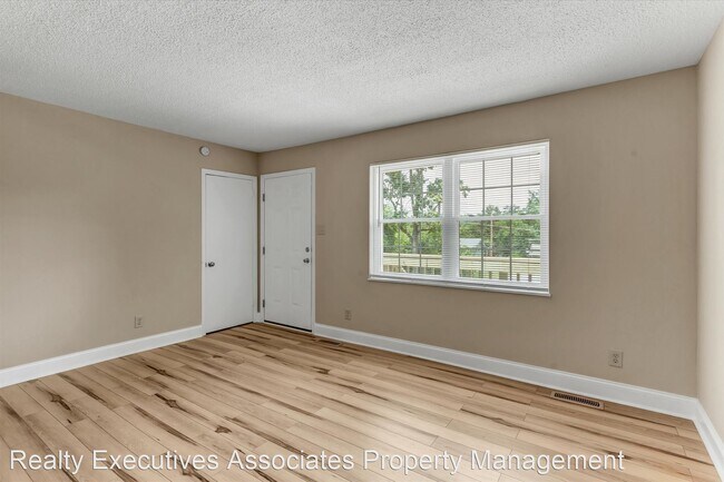 Building Photo - 3 br, 2 bath House - 919 Coker Road