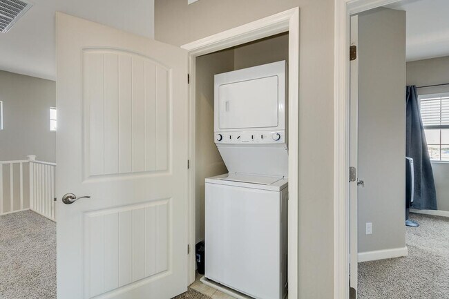 Building Photo - 1367 S Country Club Dr