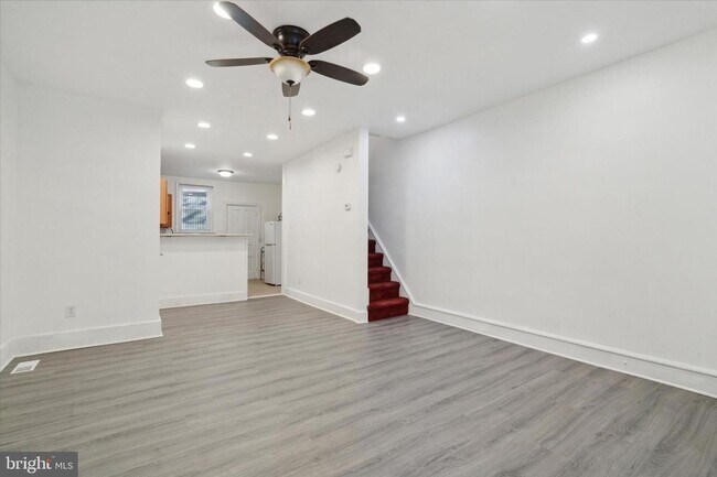 Building Photo - Charming 2-Bedroom Home with Private Yard ...