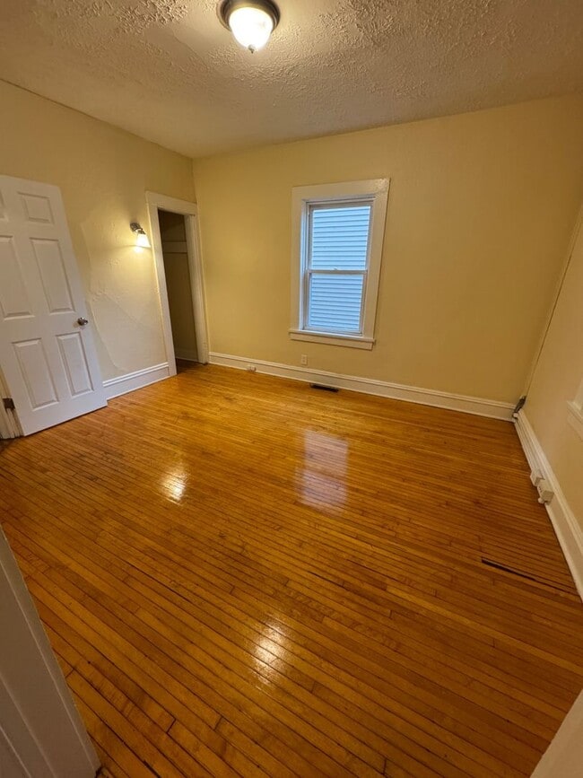 Building Photo - Beautiful Large Home for rent