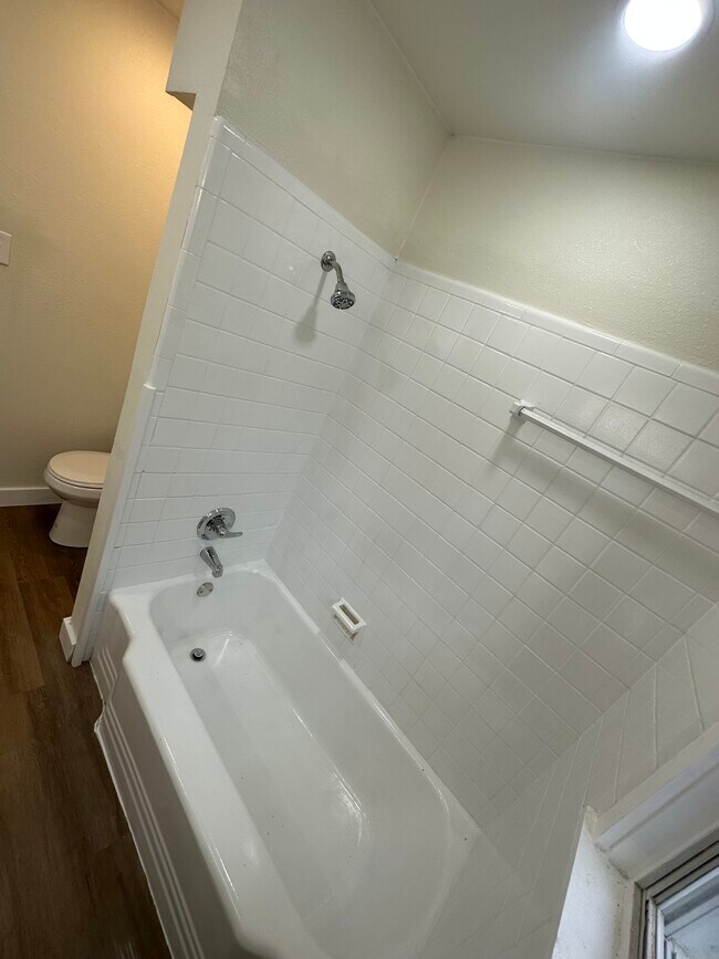 Building Photo - 1908 E Mimosa Ave