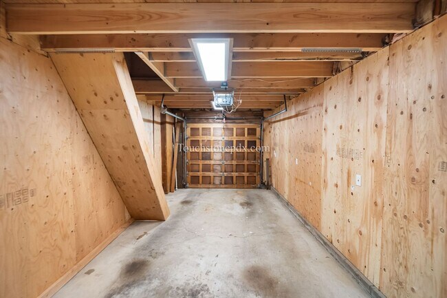 Building Photo - Move in by June 15 and get 2 weeks FREE! Charming Beaverton Home with Fireplace, Deck, and Attach...