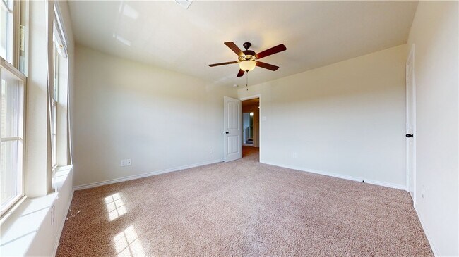 Building Photo - 923 Emerald Dove Ave