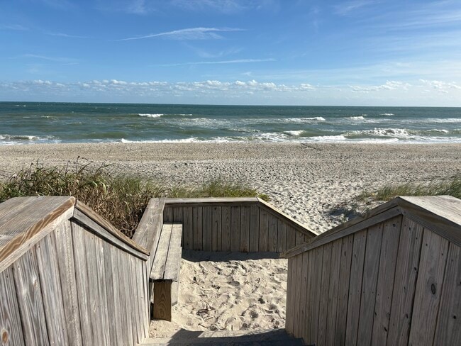 Building Photo - 562 Carousel Ln