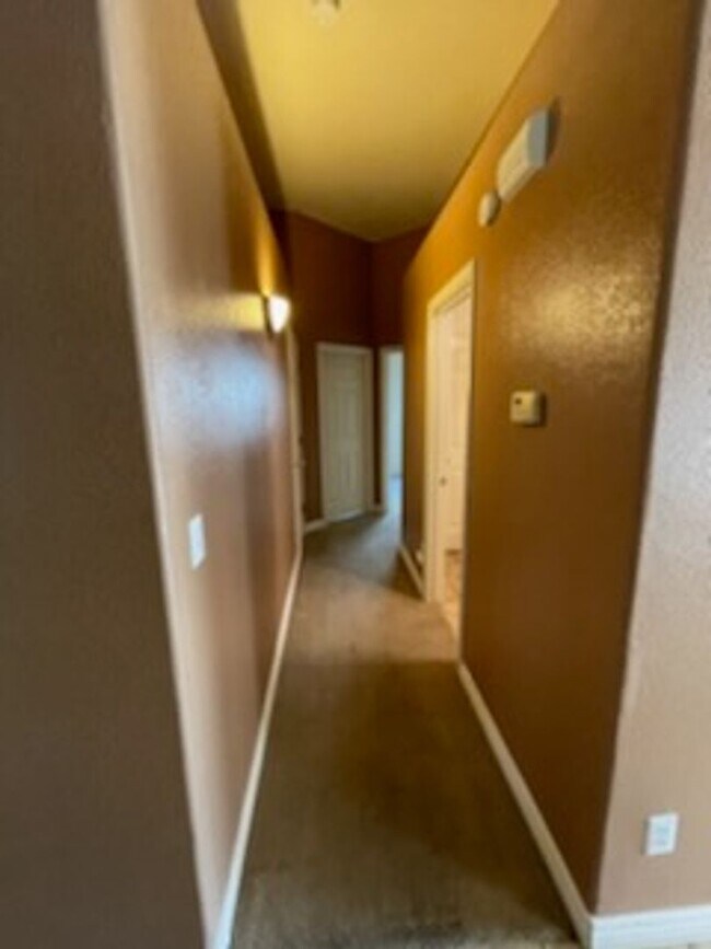 Building Photo - Lovely 3 bedroom / 2 bath home near Miwok ...