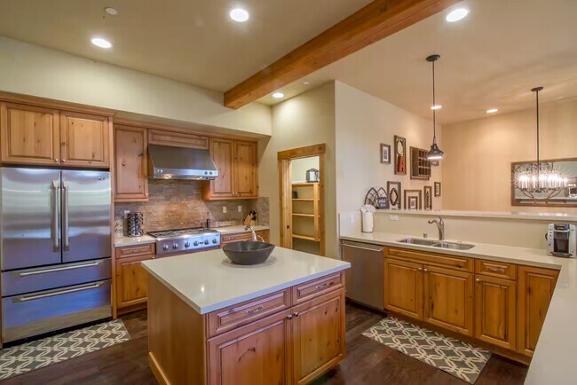Building Photo - 10116 Sagebrush Ct
